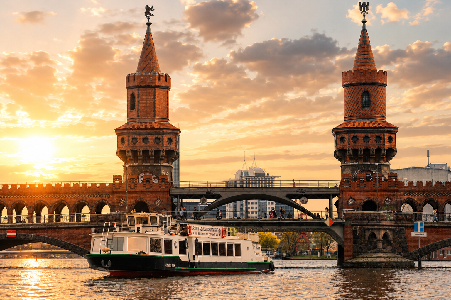 MS Hamburg – großes Eventschiff der Reederei Böttcher für größere Gesellschaften in Berlin